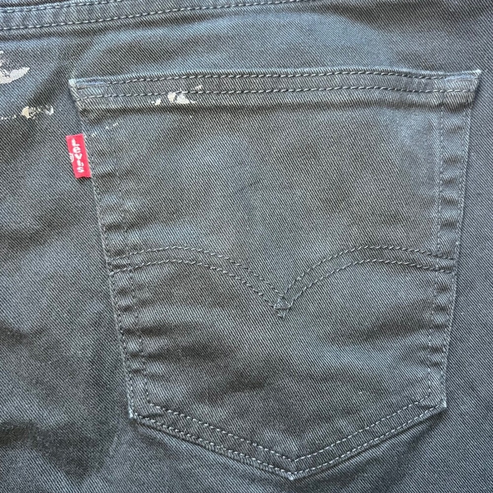 LEVI'S 541 Jeans Mens 42x32 Black Denim Holes Casual Comfort Stretch Paint Stain - Picture 11 of 16